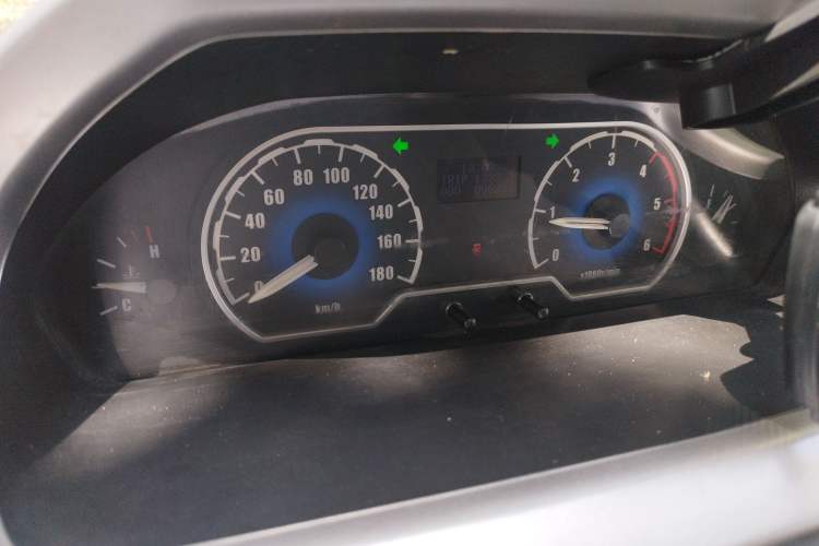 Used SAIC MAXUS Xintu V80 2014 2.5T Aotuntong Short Wheelbase Mid-Roof Model Instrument Cluster
