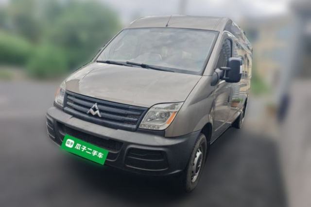 Used SAIC MAXUS Xintu V80 2014 2.5T Aotuntong Long Wheelbase Mid-Roof Model