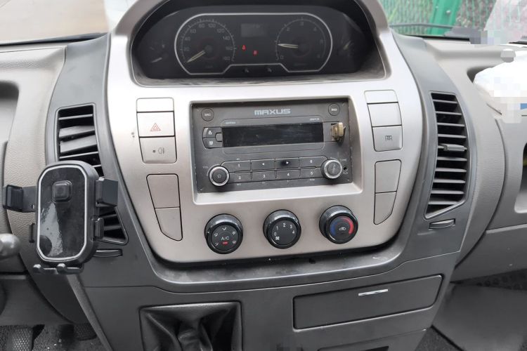 Used SAIC MAXUS Xintu V80 2014 2.5T Aoyuntong Short Wheelbase Low Roof Audio And AC Panel
