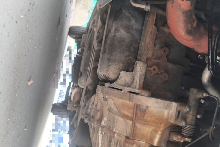 Used SAIC MAXUS Xintu V80 2014 2.5T Aoyuntong Short Wheelbase Low Roof Chassis Front