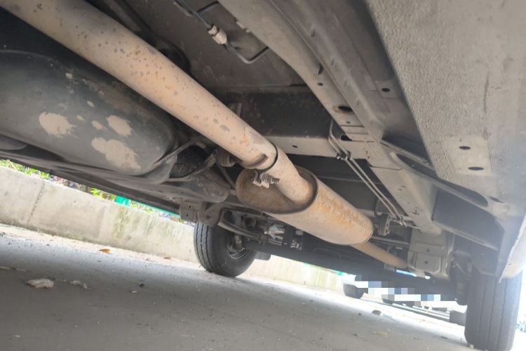 Used SAIC MAXUS Xintu V80 2014 2.5T Aoyuntong Short Wheelbase Low Roof Chassis Front Left