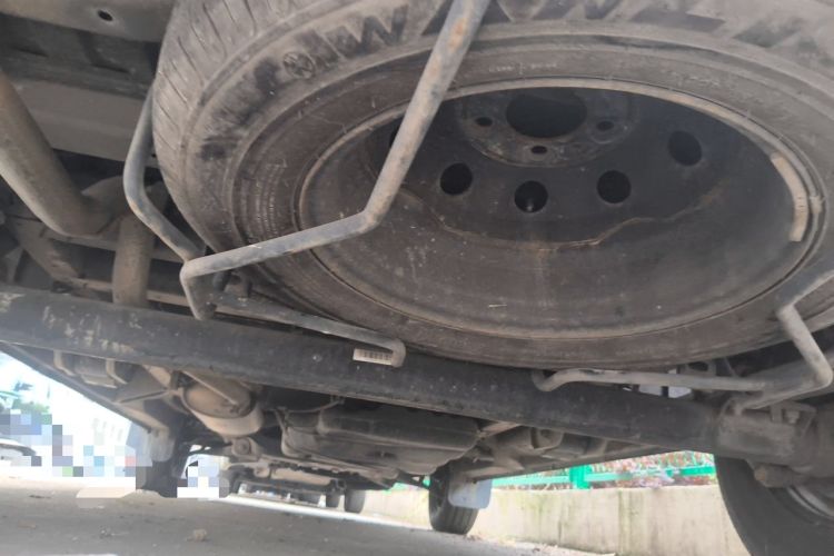 Used SAIC MAXUS Xintu V80 2014 2.5T Aoyuntong Short Wheelbase Low Roof Chassis Rear