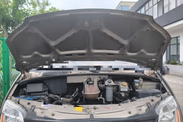 Used SAIC MAXUS Xintu V80 2014 2.5T Aoyuntong Short Wheelbase Low Roof Engine Bay