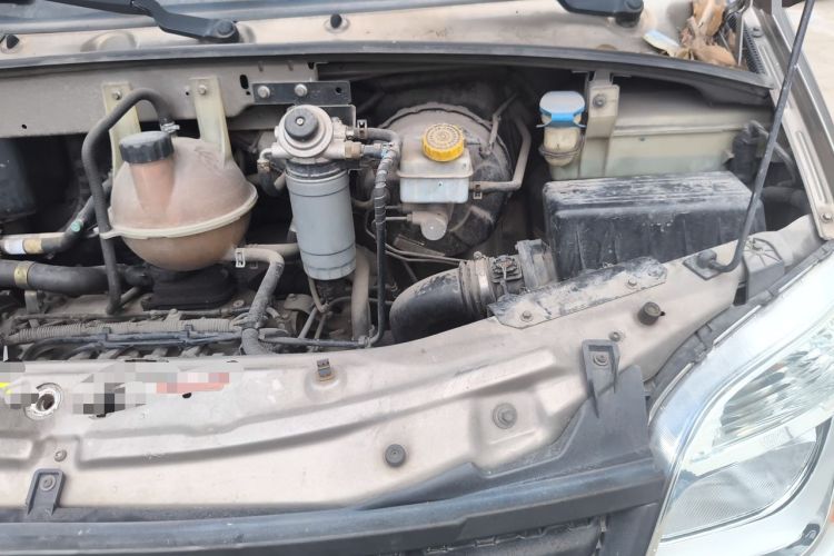 Used SAIC MAXUS Xintu V80 2014 2.5T Aoyuntong Short Wheelbase Low Roof Engine Bay Left