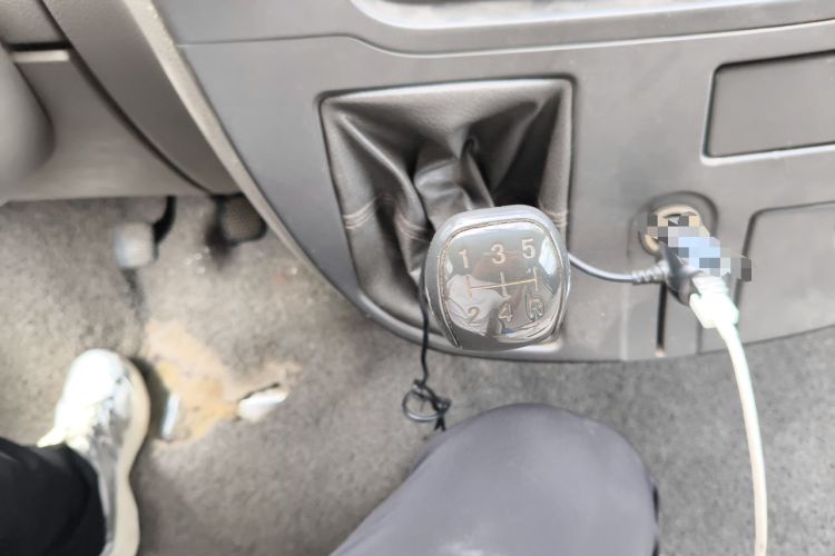 Used SAIC MAXUS Xintu V80 2014 2.5T Aoyuntong Short Wheelbase Low Roof Gear Lever
