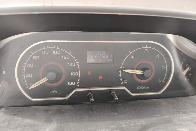 Used SAIC MAXUS Xintu V80 2014 2.5T Aoyuntong Short Wheelbase Low Roof Instrument Cluster