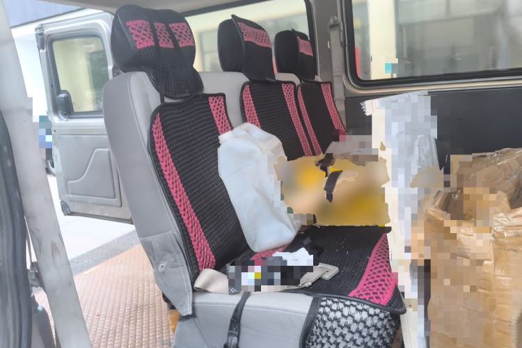 Used SAIC MAXUS Xintu V80 2014 2.5T Aoyuntong Short Wheelbase Low Roof Left Rear Seat