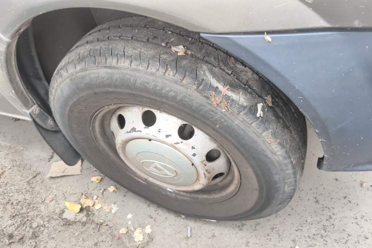 Used SAIC MAXUS Xintu V80 2014 2.5T Aoyuntong Short Wheelbase Low Roof Right Front Wheel Hub