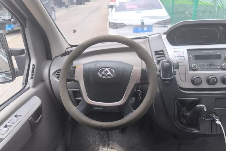 Used SAIC MAXUS Xintu V80 2014 2.5T Aoyuntong Short Wheelbase Low Roof Steering Wheel