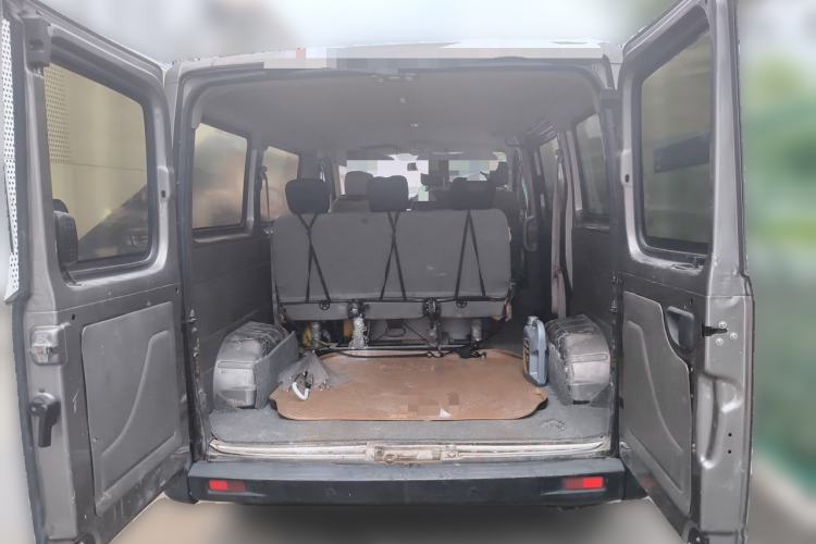 Used SAIC MAXUS Xintu V80 2014 2.5T Aoyuntong Short Wheelbase Low Roof Trunk