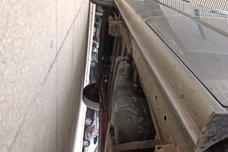 Used SAIC MAXUS Xintu V80 2014 2.5T Aoyuntong Short Wheelbase Low Roof Chassis Front Right