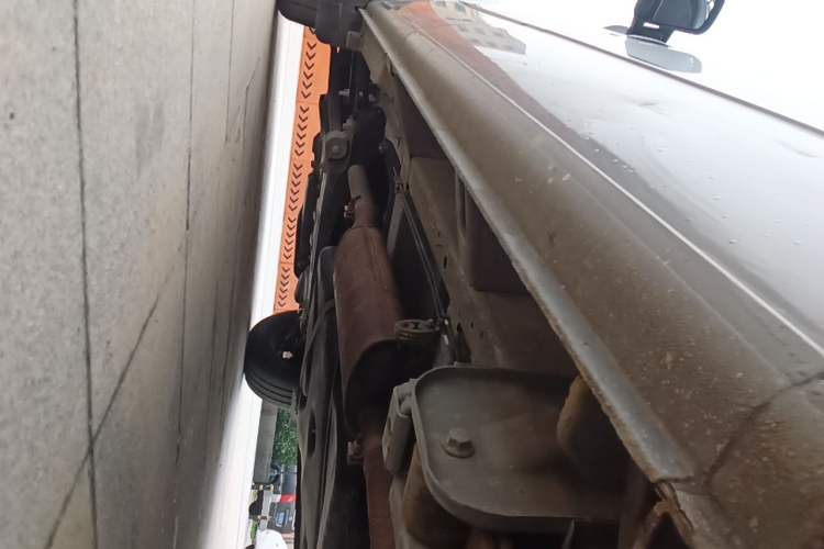 Used SAIC MAXUS Xintu V80 2014 2.5T Aoyuntong Short Wheelbase Low Roof Chassis Rear Left