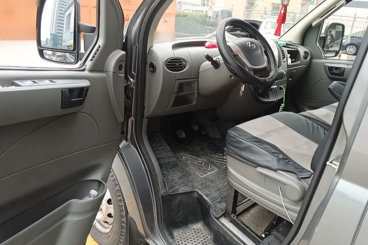 Used SAIC MAXUS Xintu V80 2014 2.5T Aoyuntong Short Wheelbase Low Roof Driver Seat