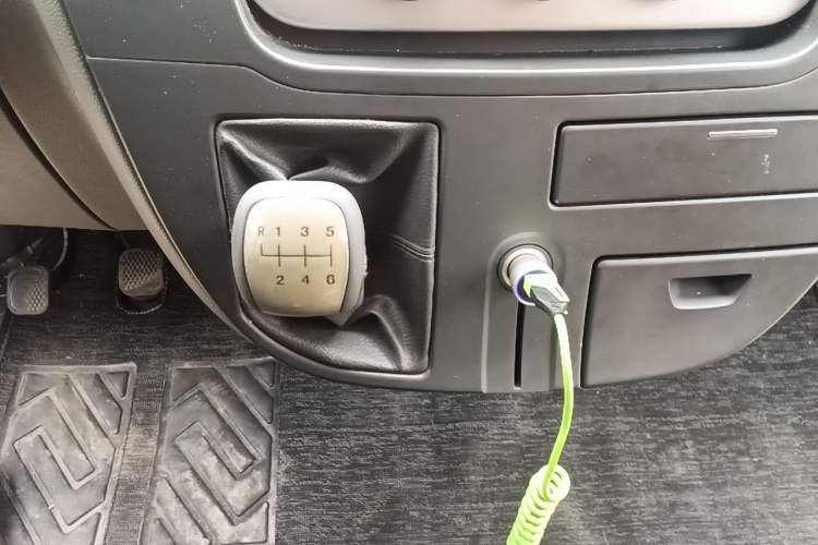 Used SAIC MAXUS Xintu V80 2014 2.5T Aoyuntong Short Wheelbase Low Roof Gear Lever