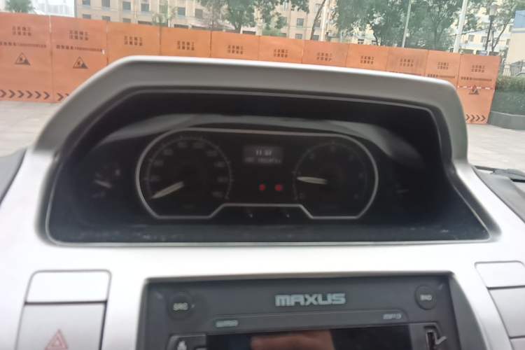 Used SAIC MAXUS Xintu V80 2014 2.5T Aoyuntong Short Wheelbase Low Roof Instrument Cluster