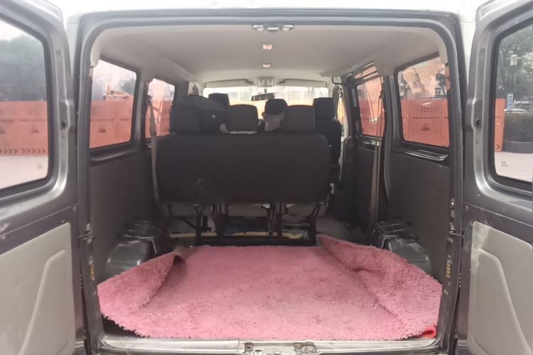 Used SAIC MAXUS Xintu V80 2014 2.5T Aoyuntong Short Wheelbase Low Roof Trunk