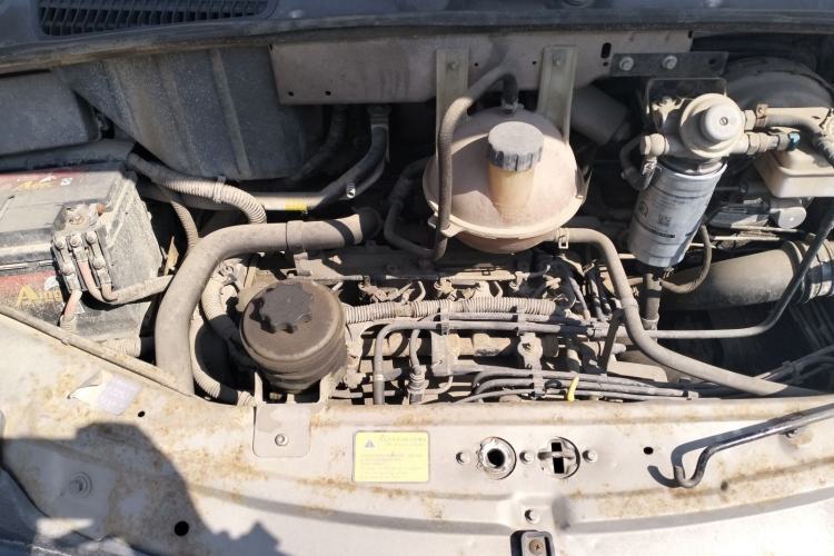 Used SAIC MAXUS Xintu V80 2014 2.5T Aoyuntong Short Wheelbase Low Roof Engine Bay
