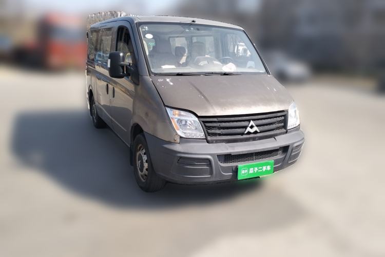 Used SAIC MAXUS Xintu V80 2014 2.5T Aoyuntong Short Wheelbase Low Roof Front Right 45 Deg