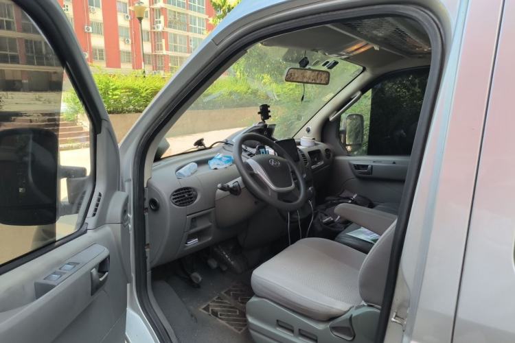 Used SAIC MAXUS Xintu V80 2014 2.5T Aotuntong Long Wheelbase Mid-Roof Model Driver Seat