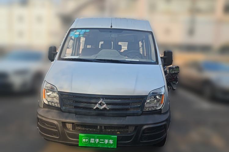 Used SAIC MAXUS Xintu V80 2014 2.5T Aotuntong Short Wheelbase Mid-Roof Model Front