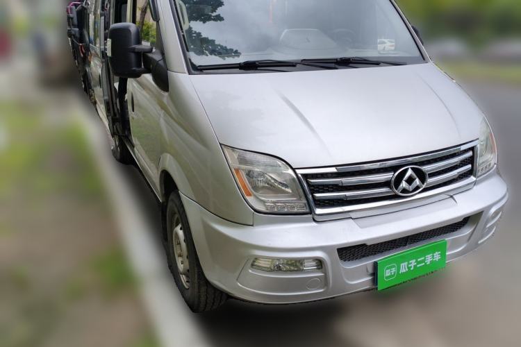 Used SAIC MAXUS Xintu V80 2014 2.5T Aoyuntong Short Wheelbase Low Roof Front Right 45 Deg