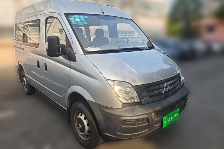 Used SAIC MAXUS Xintu V80 2014 2.5T Aotuntong Short Wheelbase Mid-Roof Model Front Right 45 Deg