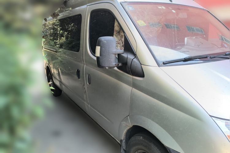 Used SAIC MAXUS Xintu V80 2014 2.5T Aotuntong Long Wheelbase Mid-Roof Model Front Right 45 Deg
