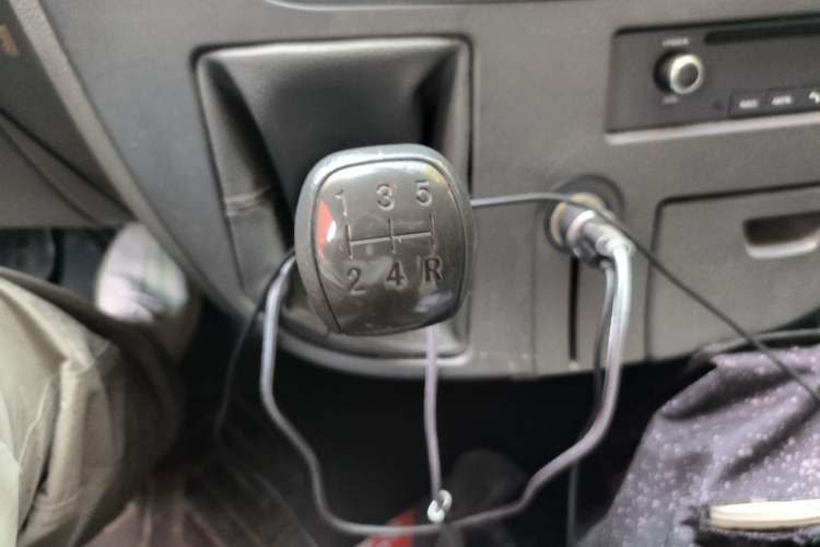Used SAIC MAXUS Xintu V80 2014 2.5T Aotuntong Long Wheelbase Mid-Roof Model Gear Lever