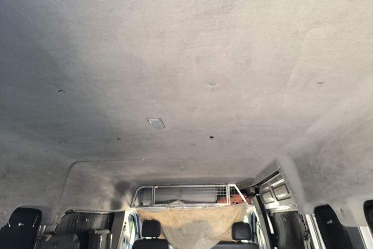 Used SAIC MAXUS Xintu V80 2014 2.5T Aotuntong Long Wheelbase Mid-Roof Model Headliner