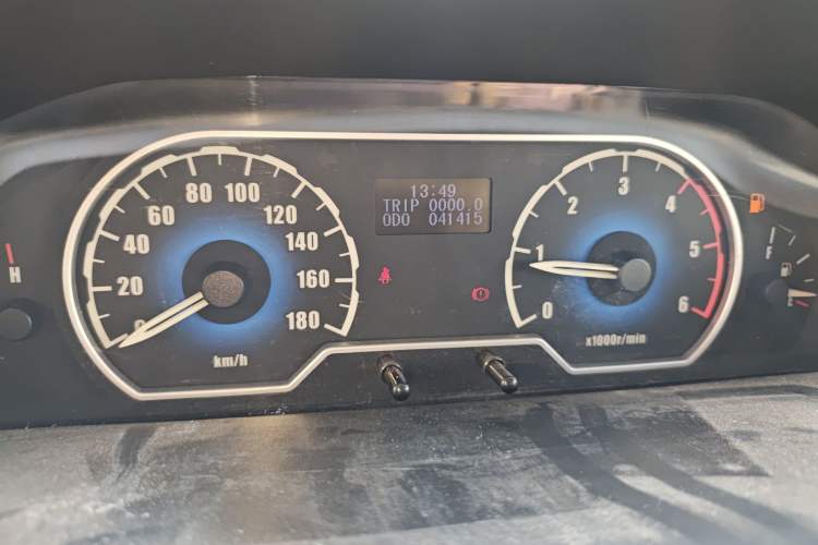 Used SAIC MAXUS Xintu V80 2014 2.5T Aotuntong Short Wheelbase Mid-Roof Model Instrument Cluster