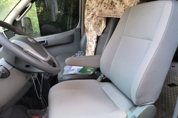 Used SAIC MAXUS Xintu V80 2014 2.5T Aotuntong Long Wheelbase Mid-Roof Model Left Front Seat