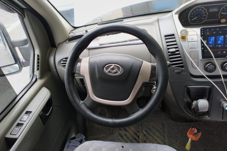 Used SAIC MAXUS Xintu V80 2014 2.5T Aoyuntong Short Wheelbase Low Roof Steering Wheel