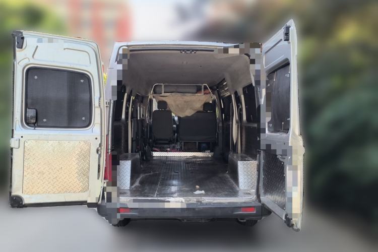 Used SAIC MAXUS Xintu V80 2014 2.5T Aotuntong Long Wheelbase Mid-Roof Model Trunk