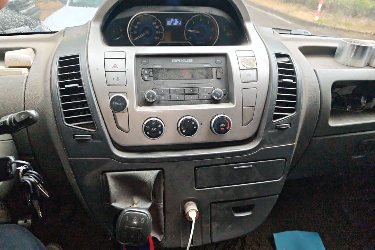 Used SAIC MAXUS Xintu V80 2014 2.5T Aotuntong Long Wheelbase Mid-Roof Model Audio And AC Panel