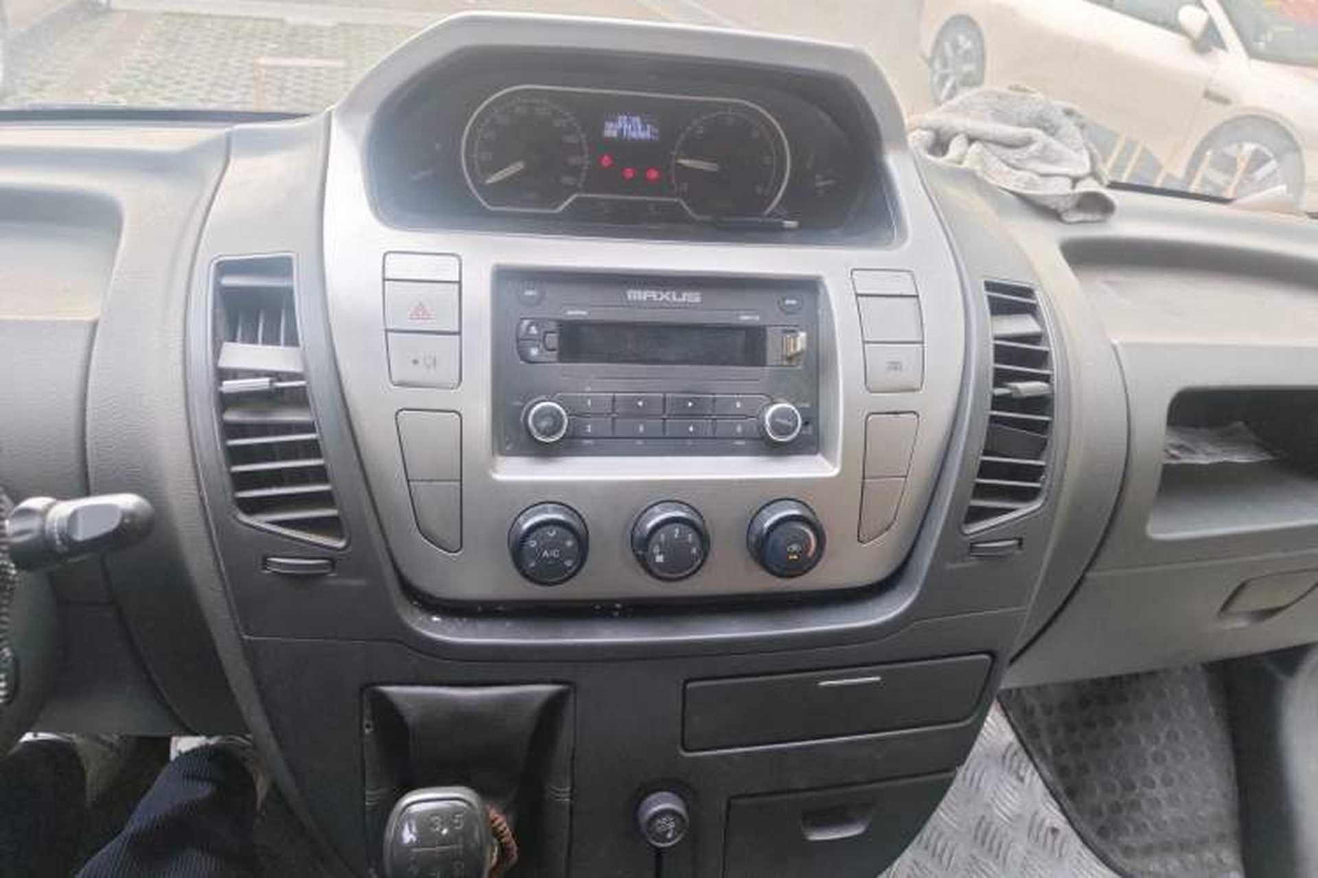 Used SAIC MAXUS Xintu V80 2014 2.5T Aotuntong Short Wheelbase Mid-Roof Model Audio And AC Panel