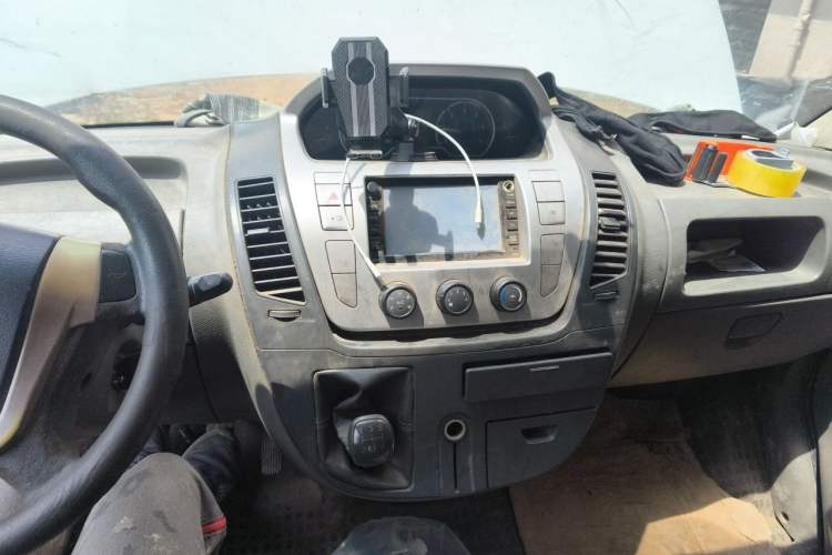 Used SAIC MAXUS Xintu V80 2014 2.5T Aotuntong Short Wheelbase Mid-Roof Model Audio And AC Panel