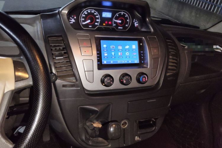 Used SAIC MAXUS Xintu V80 2014 2.5T Aotuntong Short Wheelbase Mid-Roof Model Audio And AC Panel