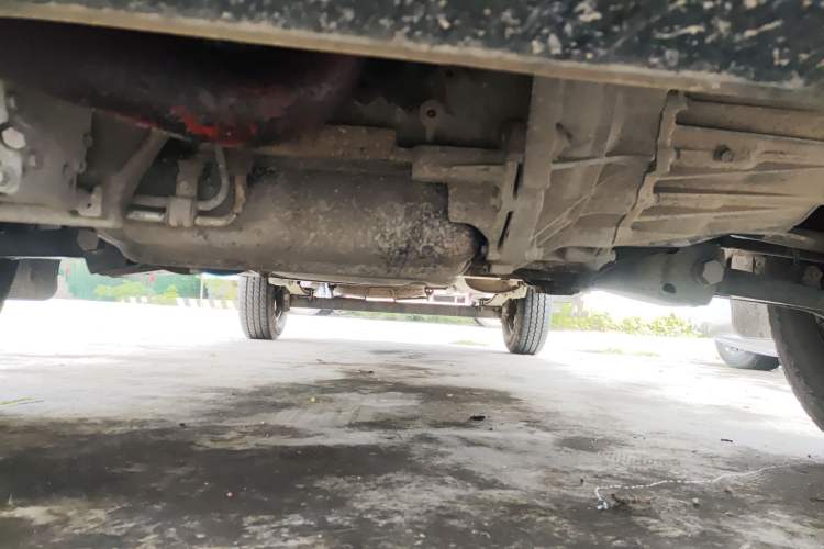 Used SAIC MAXUS Xintu V80 2014 2.5T Aotuntong Short Wheelbase Mid-Roof Model Chassis Front