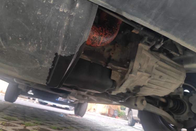 Used SAIC MAXUS Xintu V80 2014 2.5T Aotuntong Short Wheelbase Mid-Roof Model Chassis Front