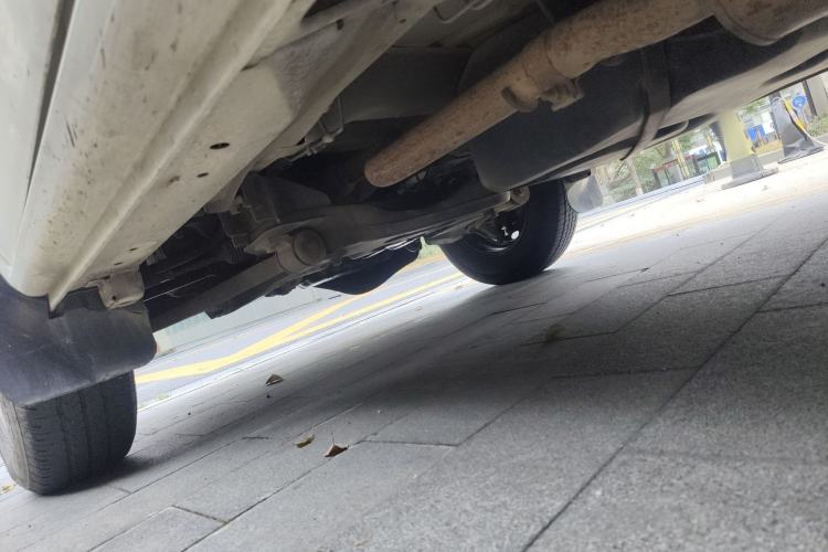 Used SAIC MAXUS Xintu V80 2014 2.5T Aotuntong Short Wheelbase Mid-Roof Model Chassis Front Left
