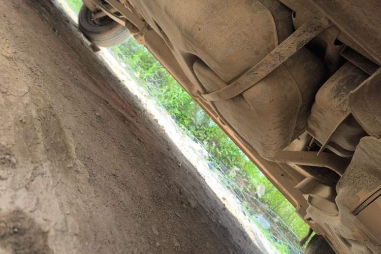 Used SAIC MAXUS Xintu V80 2014 2.5T Aotuntong Short Wheelbase Mid-Roof Model Chassis Front Right