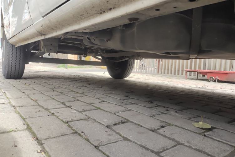 Used SAIC MAXUS Xintu V80 2014 2.5T Aotuntong Short Wheelbase Mid-Roof Model Chassis Front Right