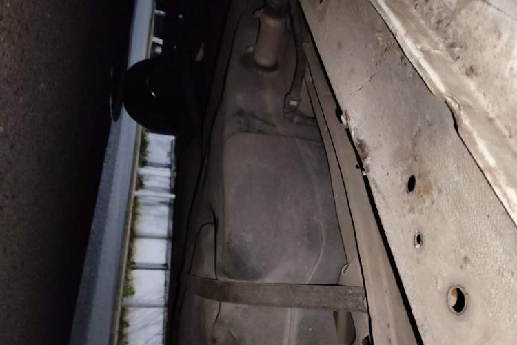 Used SAIC MAXUS Xintu V80 2014 2.5T Aotuntong Short Wheelbase Mid-Roof Model Chassis Front Right