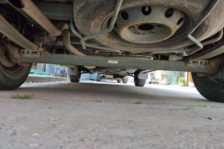 Used SAIC MAXUS Xintu V80 2014 2.5T Aotuntong Short Wheelbase Mid-Roof Model Chassis Rear