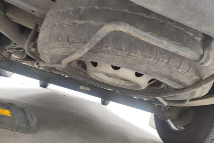 Used SAIC MAXUS Xintu V80 2014 2.5T Aotuntong Short Wheelbase Mid-Roof Model Chassis Rear