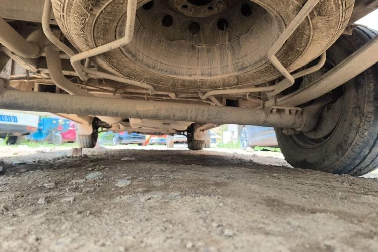 Used SAIC MAXUS Xintu V80 2014 2.5T Aotuntong Short Wheelbase Mid-Roof Model Chassis Rear