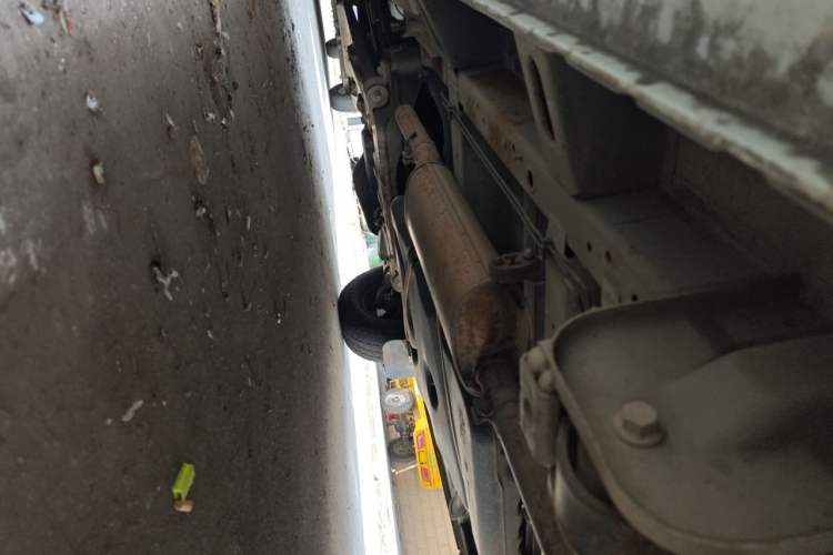 Used SAIC MAXUS Xintu V80 2014 2.5T Aotuntong Short Wheelbase Mid-Roof Model Chassis Rear Left