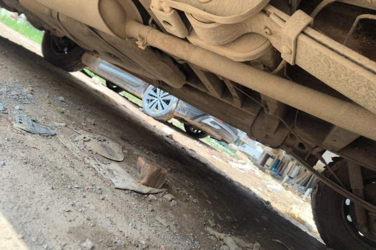 Used SAIC MAXUS Xintu V80 2014 2.5T Aotuntong Short Wheelbase Mid-Roof Model Chassis Rear Left