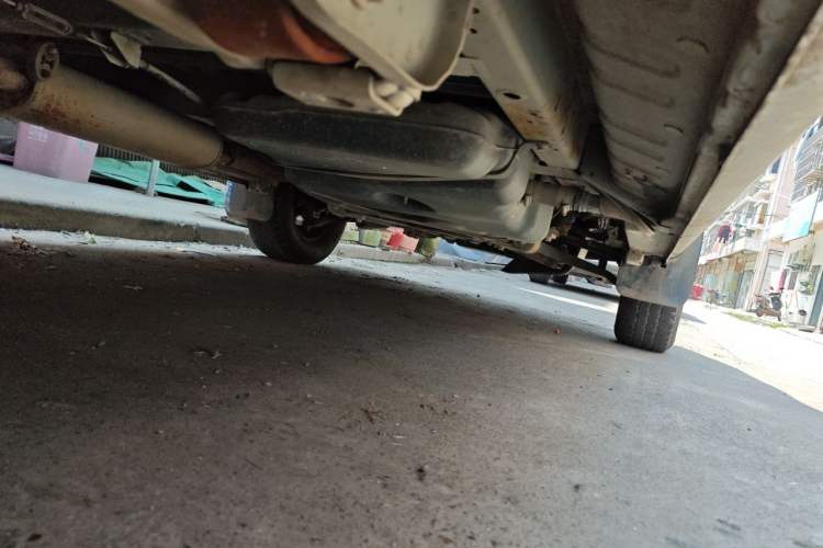 Used SAIC MAXUS Xintu V80 2014 2.5T Aotuntong Short Wheelbase Mid-Roof Model Chassis Rear Right