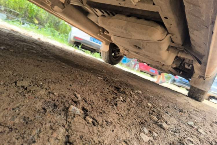 Used SAIC MAXUS Xintu V80 2014 2.5T Aotuntong Short Wheelbase Mid-Roof Model Chassis Rear Right